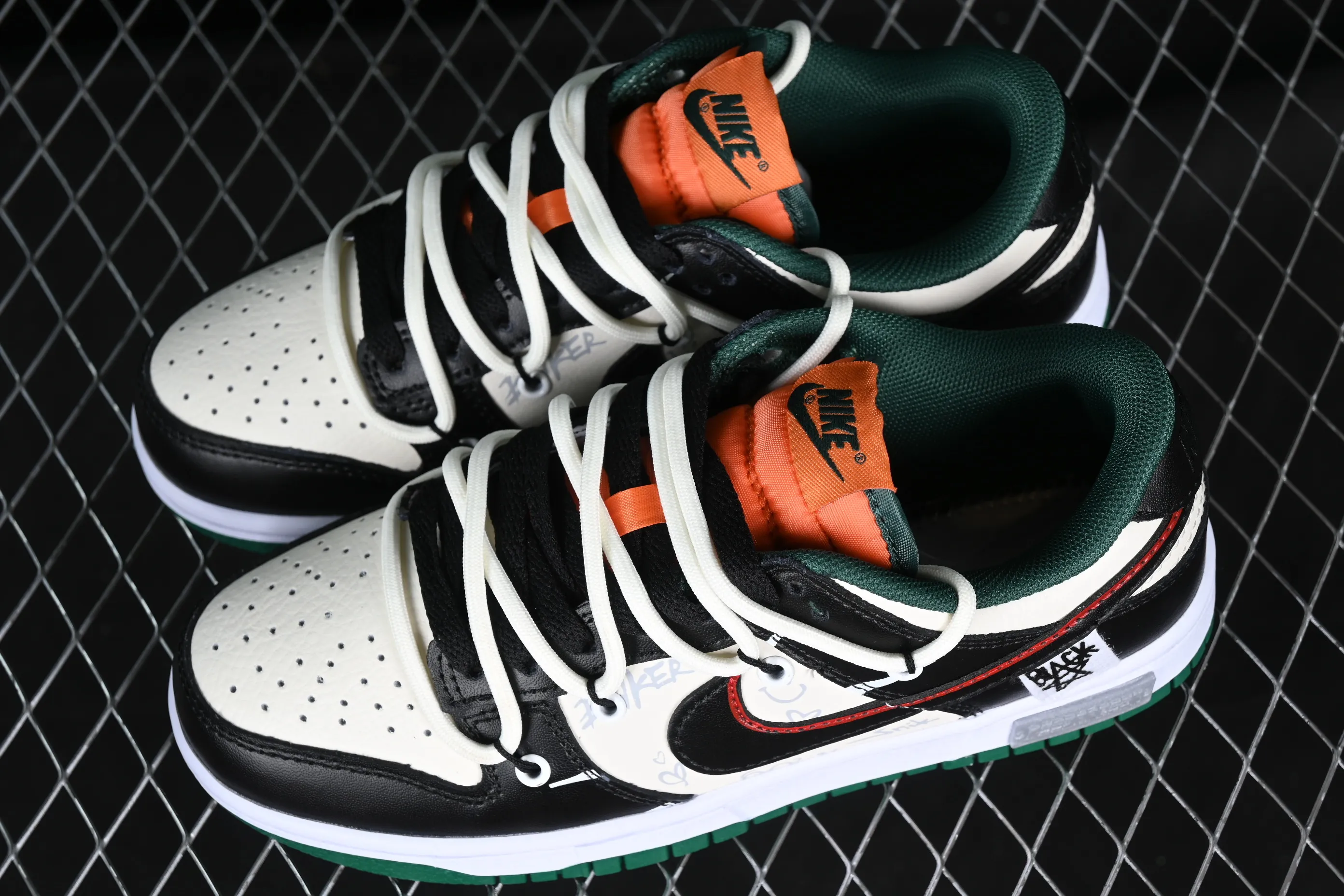 All Categories Nk SB Dunk Series Nk SB Dunk Low Low-top sneakers Nk Dunk Low Panda Prank-Sliding Track Cracked Skateboarder SB Strappy Low-top Casual Shoes DD1391-300